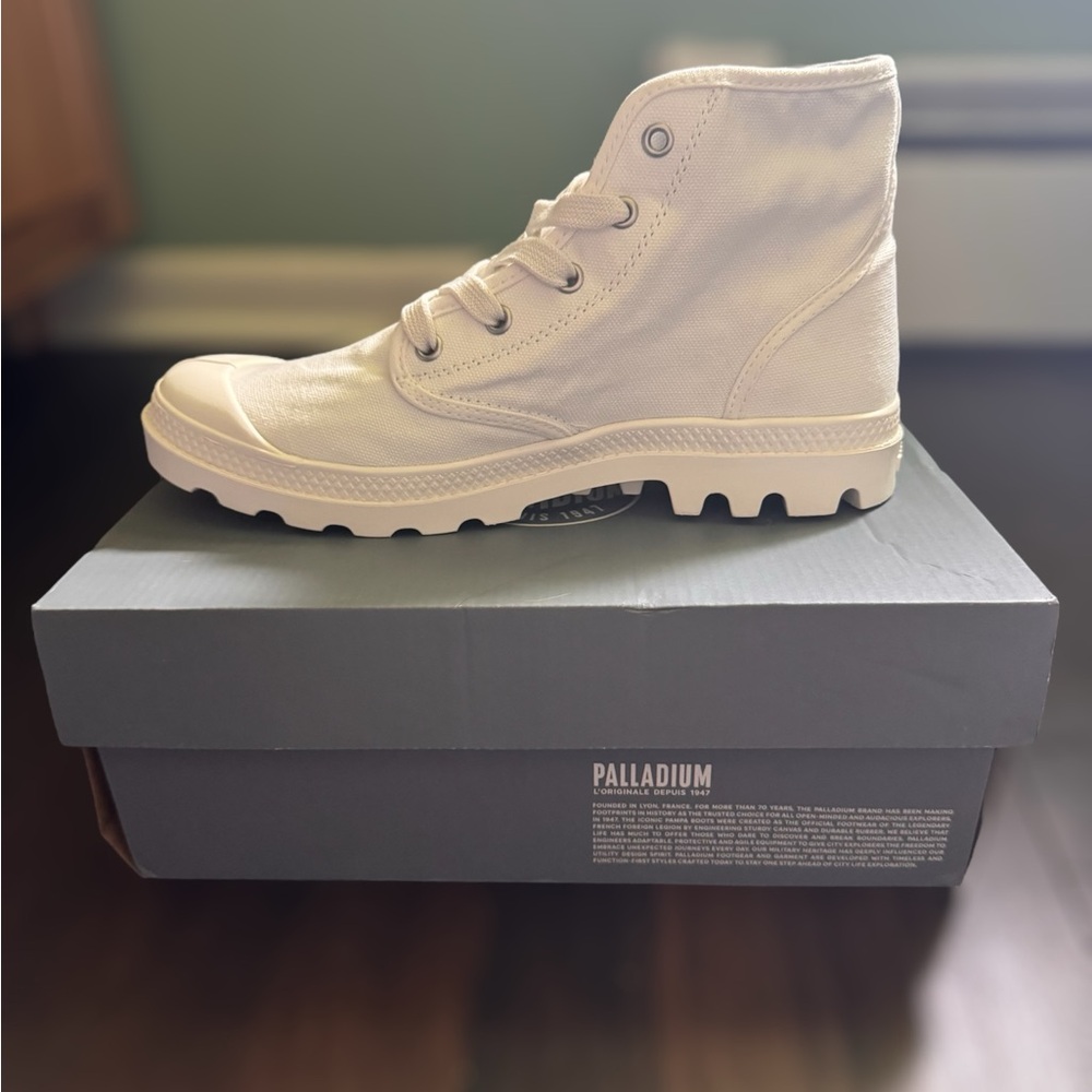 NIB Palladium Hi Top Shoes, Size 9 1/2